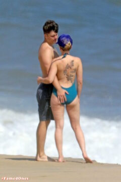 Scarlett Johansson hot paparazzi pics FamedOnes.com 012 29
