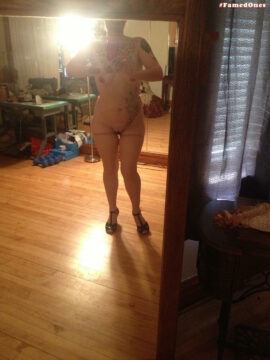 Danielle Colby nude leaked selfies FamedOnes.com 014 04