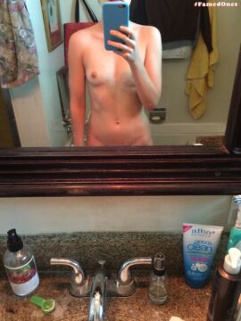 Alexa Nikolas topless leaked selfies FamedOnes.com 006 03